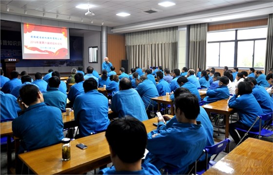 黨委副書記、工會主席胡夏生主持論壇 黨委副書記、工會主席胡夏生主持論壇