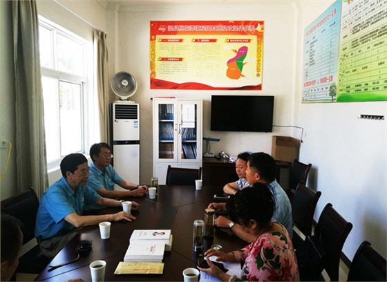 皖南電機(jī)董事長陳根喜、總經(jīng)理陳學(xué)鋒到觀陽村扶貧 皖南電機(jī)董事長陳根喜、總經(jīng)理陳學(xué)鋒到觀陽村扶貧