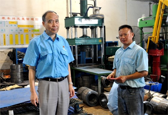 皖南電機黨委管書記在壓鑄車間慰問 皖南電機黨委管書記在壓鑄車間慰問