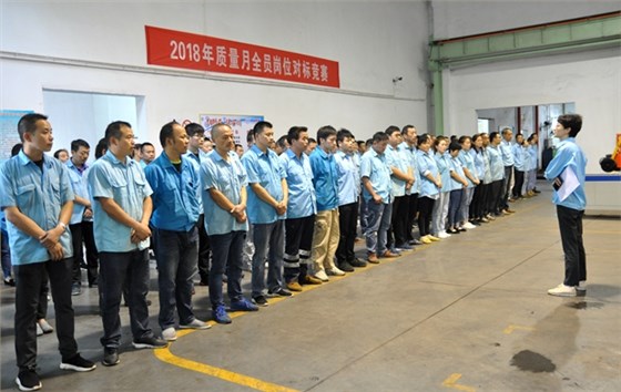 副總經理陳蕾在作賽前動員 副總經理陳蕾在作賽前動員