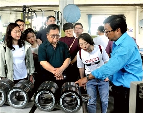 中機質協(xié)副會長兼秘書長王建和到皖南電機參觀調(diào)研 中機質協(xié)副會長兼秘書長王建和到皖南電機參觀調(diào)研