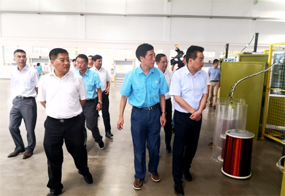 一行深入到皖南電氣車(chē)間考察 一行深入到皖南電氣車(chē)間考察