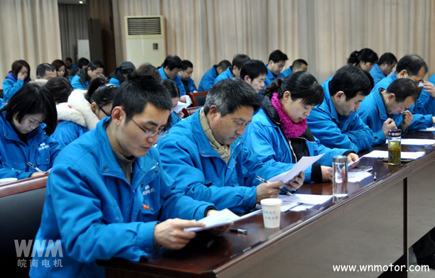 皖南電機代表們在認真聽取工作報告 皖南電機代表們在認真聽取工作報告