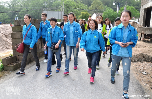 皖南電機(jī)員工參加健步走.jpg 皖南電機(jī)員工參加健步走.jpg