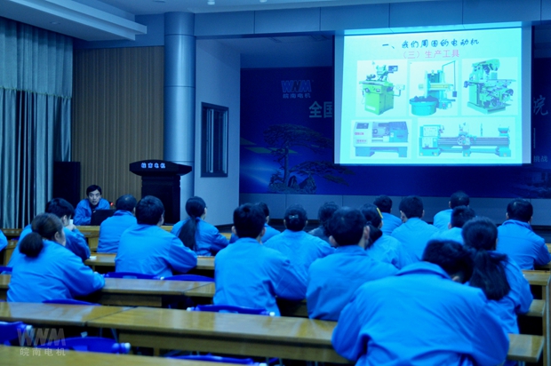 新學員在接受工藝知識培訓 新學員在接受工藝知識培訓