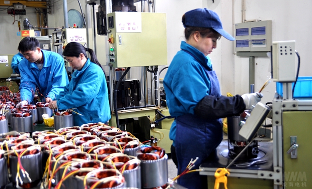 皖南電機(jī):忙碌的自動(dòng)化嵌線(xiàn)流水線(xiàn) 皖南電機(jī):忙碌的自動(dòng)化嵌線(xiàn)流水線(xiàn)