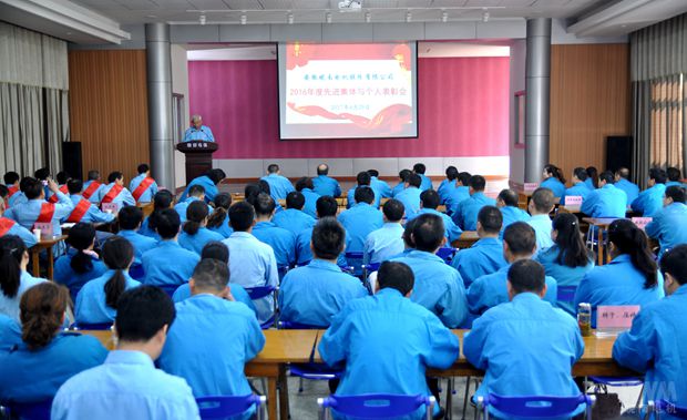 皖南電機(jī)召開2016年度表彰會(huì)暨標(biāo)兵事跡報(bào)告會(huì) 皖南電機(jī)召開2016年度表彰會(huì)暨標(biāo)兵事跡報(bào)告會(huì)
