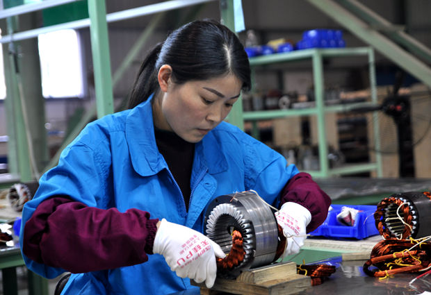 皖南電機員工一絲不茍 皖南電機員工一絲不茍