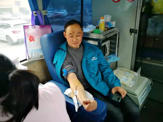 皖南電機員工積極獻(xiàn)血 皖南電機員工積極獻(xiàn)血