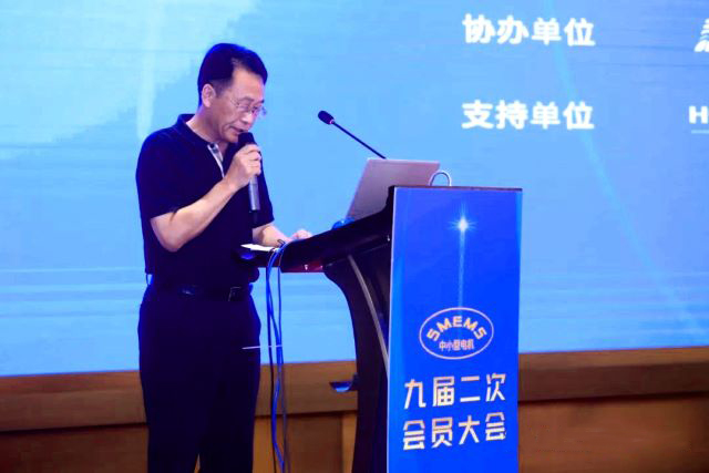 陳學鋒向大會宣讀“九屆二次會員大會會議紀要” 陳學鋒向大會宣讀“九屆二次會員大會會議紀要”